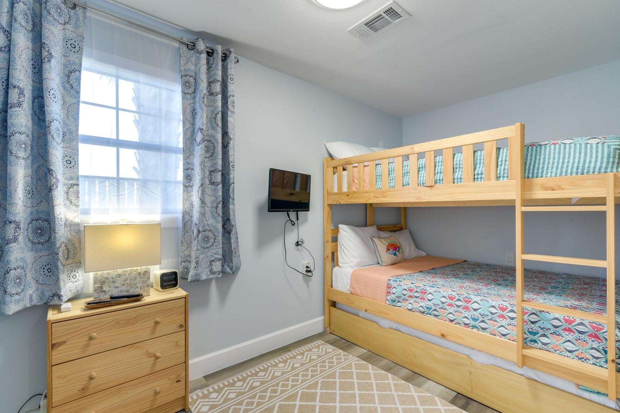Вилла Seaside Retreat In Galveston Near Pleasure Pier! Экстерьер фото